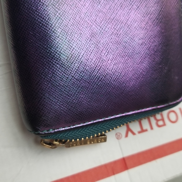 ❌ Sold ❌ Holographic Tory Burch wallet **FAIR** - Picture 10 of 12